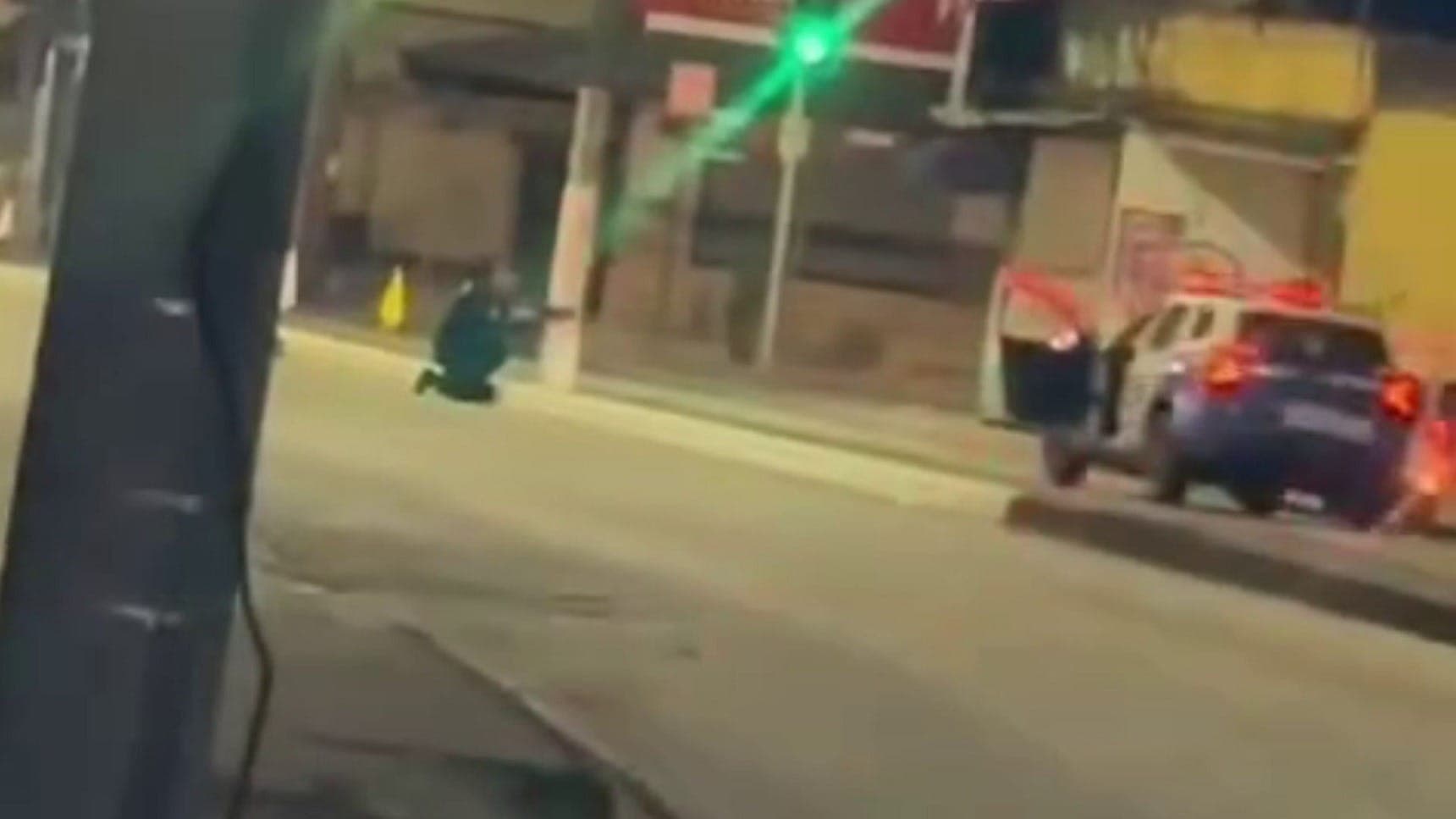 Vídeo mostra confronto entre policiais e criminosos