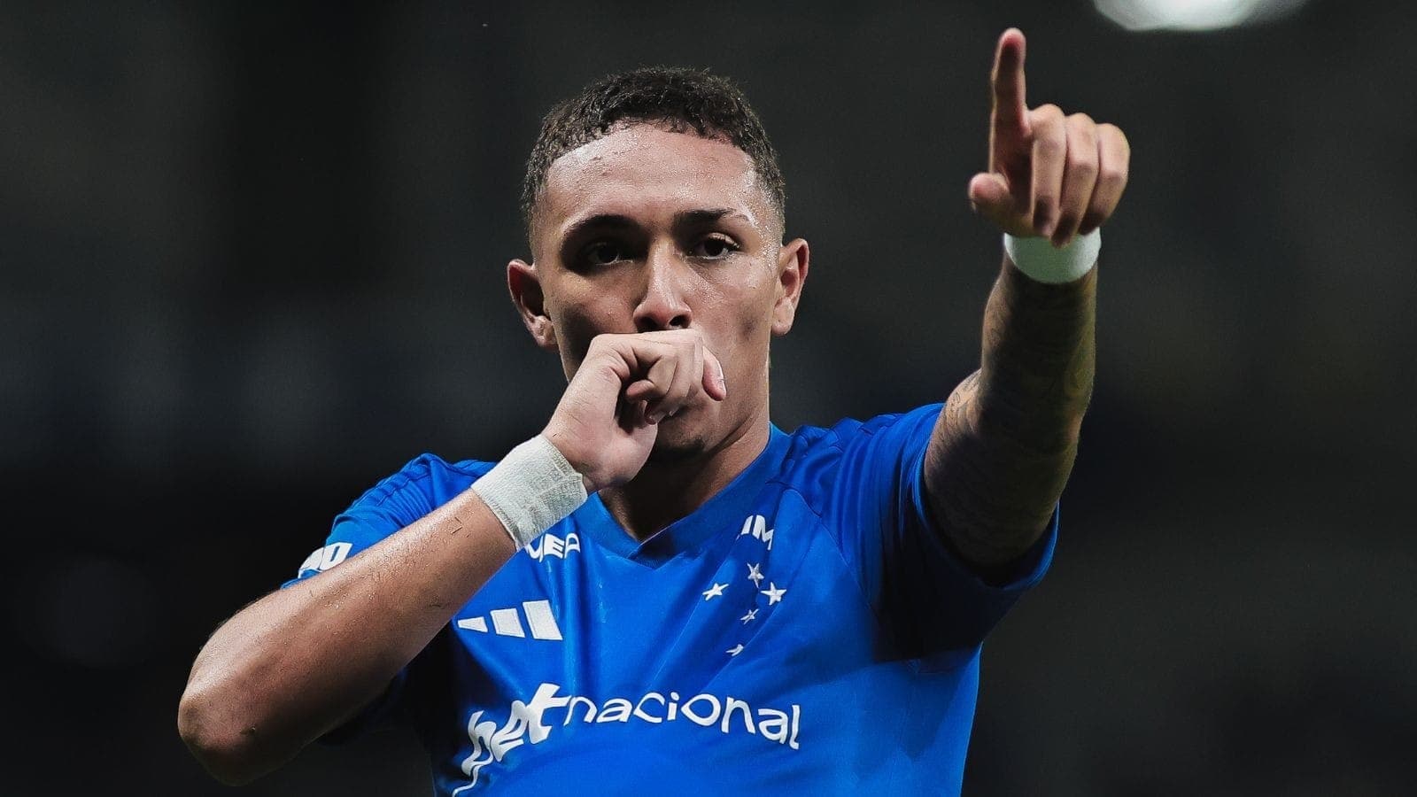 Kauã Moraes comemora gol do Cruzeiro contra o Vitória