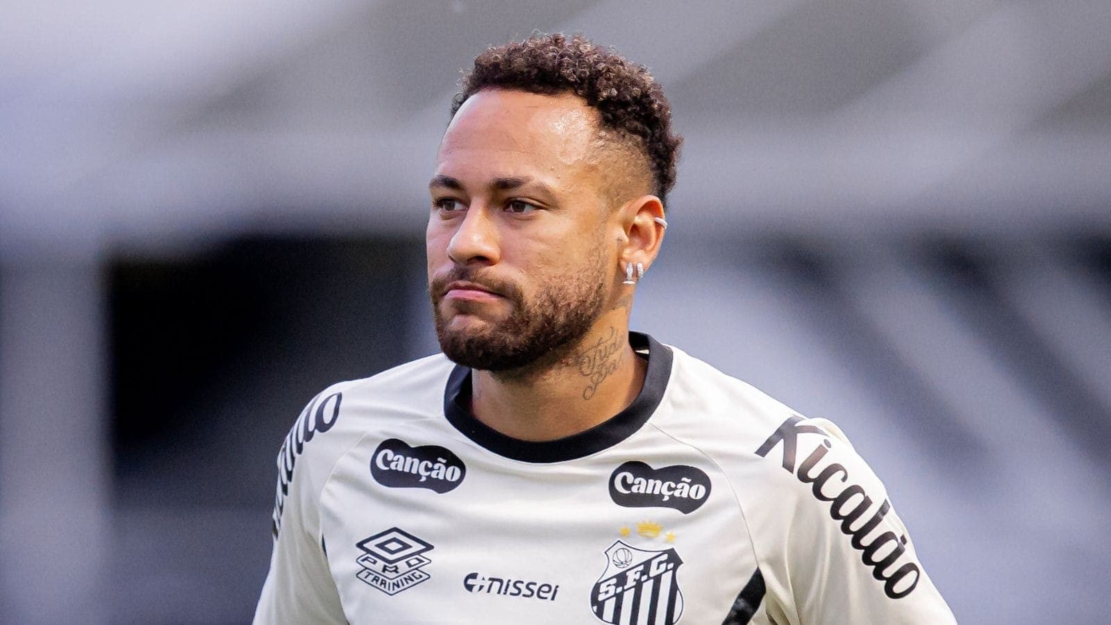 Neymar, atacante do Santos, estará em campo contra o Remo