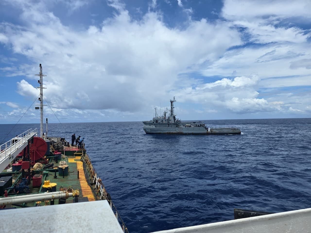 Navio africano à deriva há mais de 50 dias é resgatado pela Marinha
