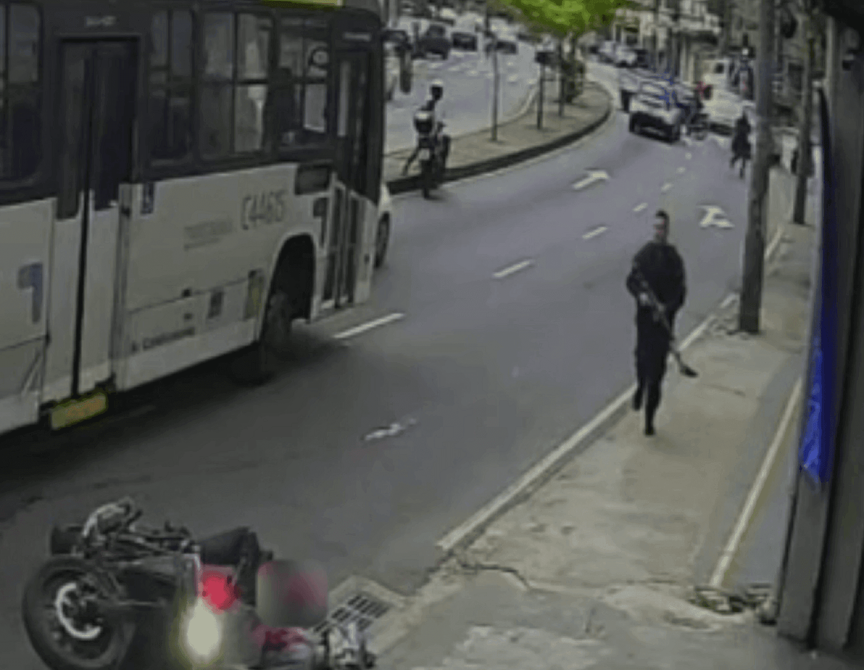 Confronto entre polícia e criminosos deixa um morto e um preso na Zona Norte