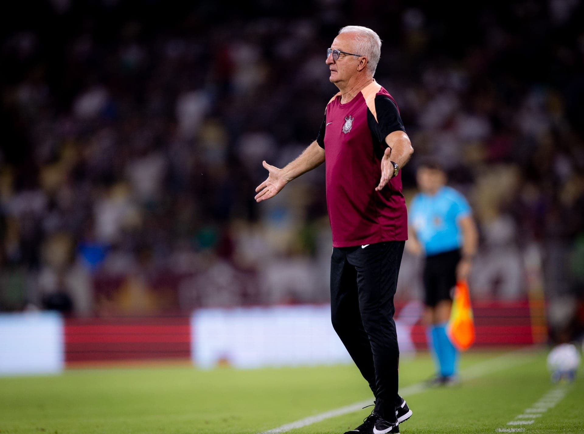 Dorival Júnior durante jogo do Corinthians contra o Fluminense pelo Brasileirão