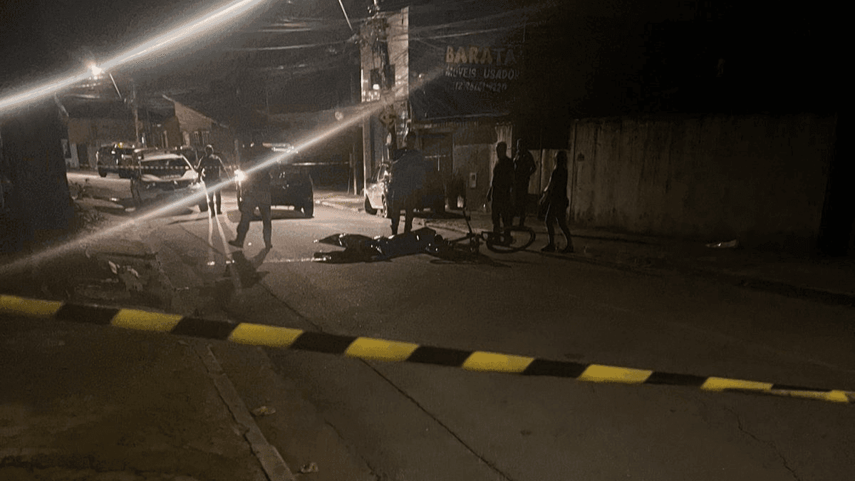 Jovem é encontrado morto a tiros em rua de Caraguatatuba