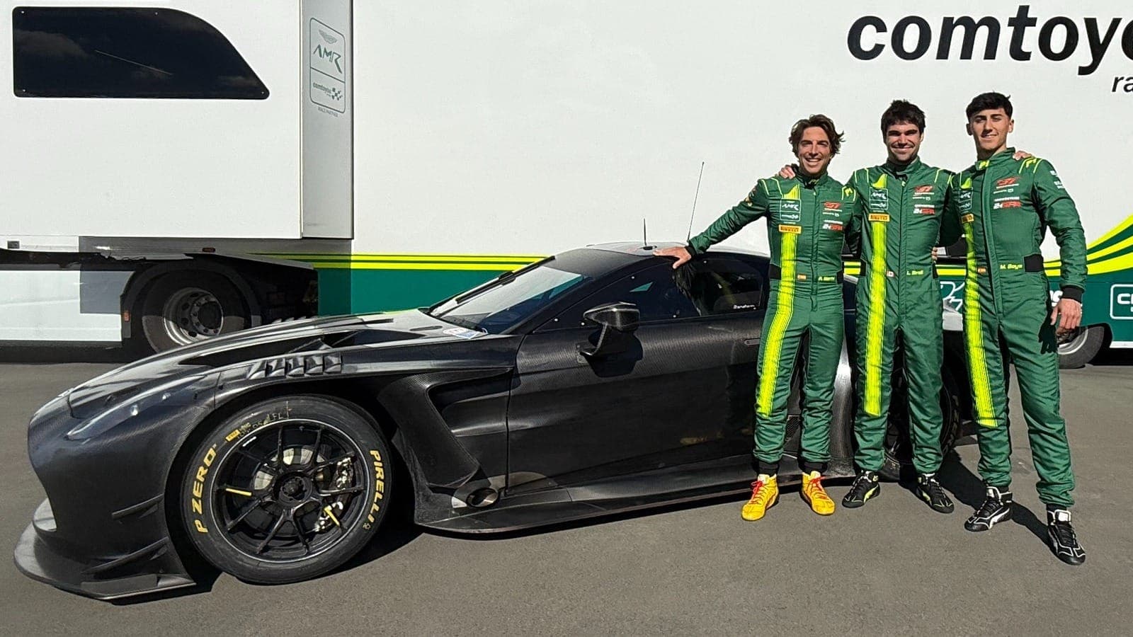 Lance Stroll (ao centro) participa neste fim de semana da GT World Challenge Europe em Paul Ricard