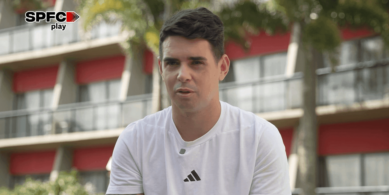 Oscar anuncia aposentadoria e lamenta: “Queria fazer mais pelo São Paulo”