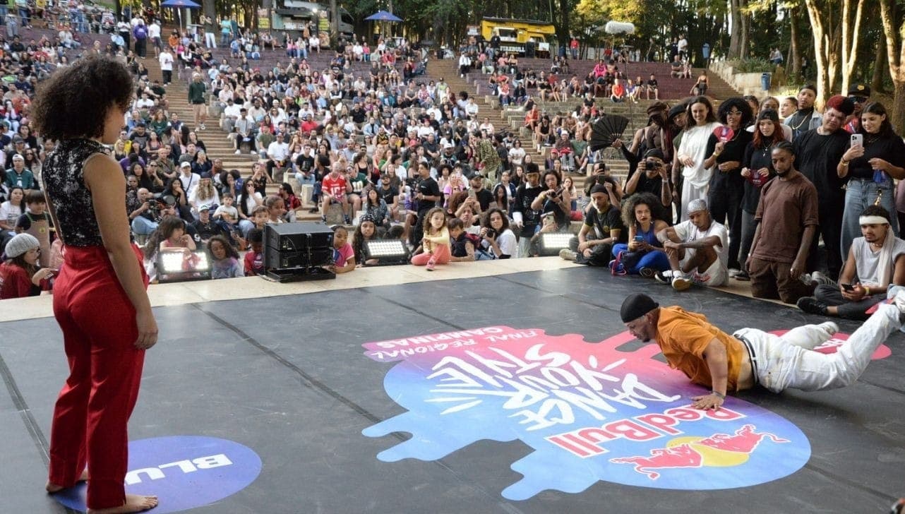 Competição reúne dançarinos de diferentes estilos de dança urbana