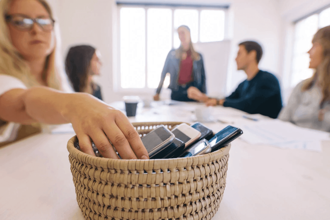 Pausas digitais ajudam a reduzir estímulos e melhorar a concentração no trabalho