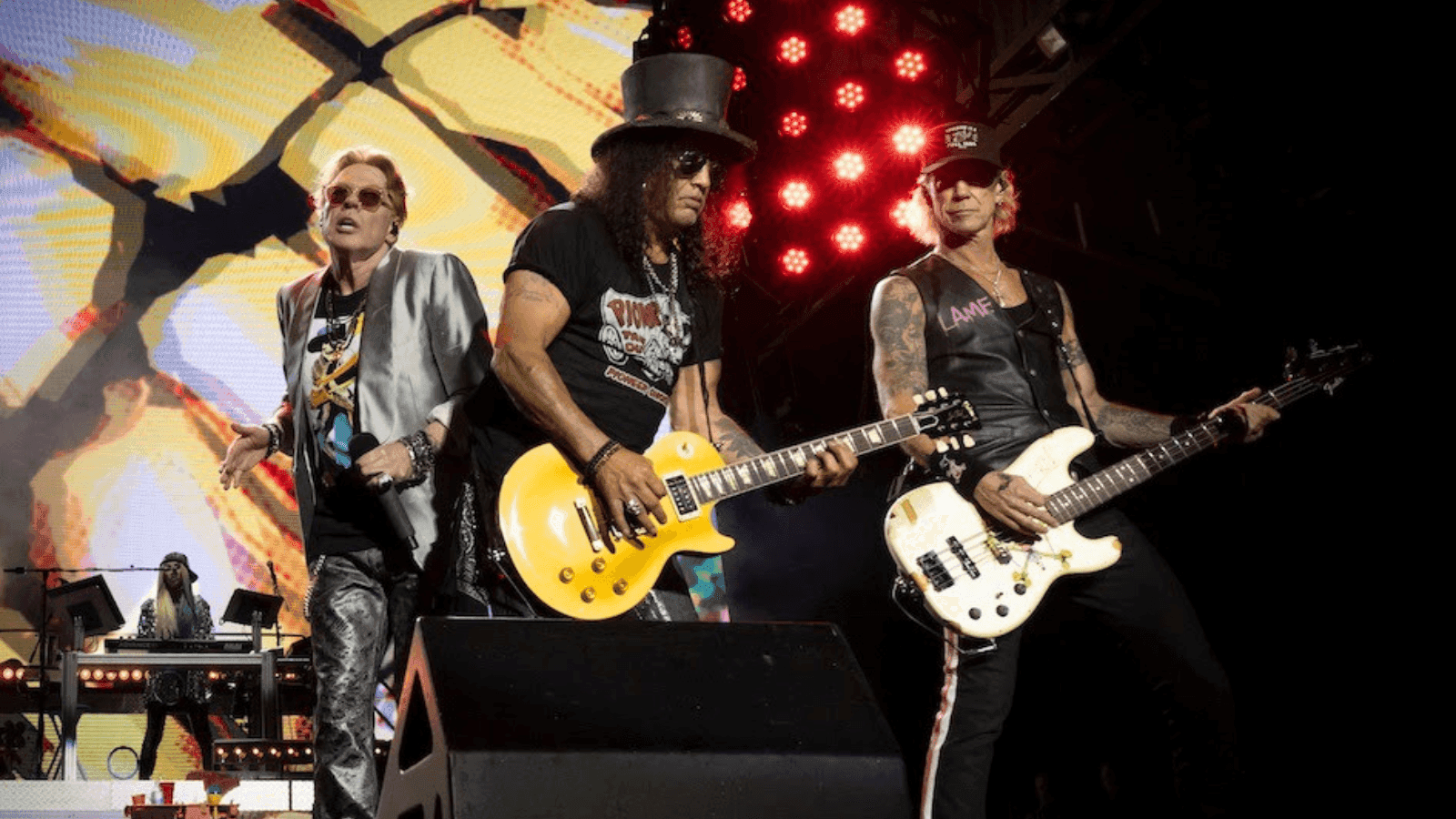 Axl Rose, Slash e Duff McKagan se apresentam em Rio Preto