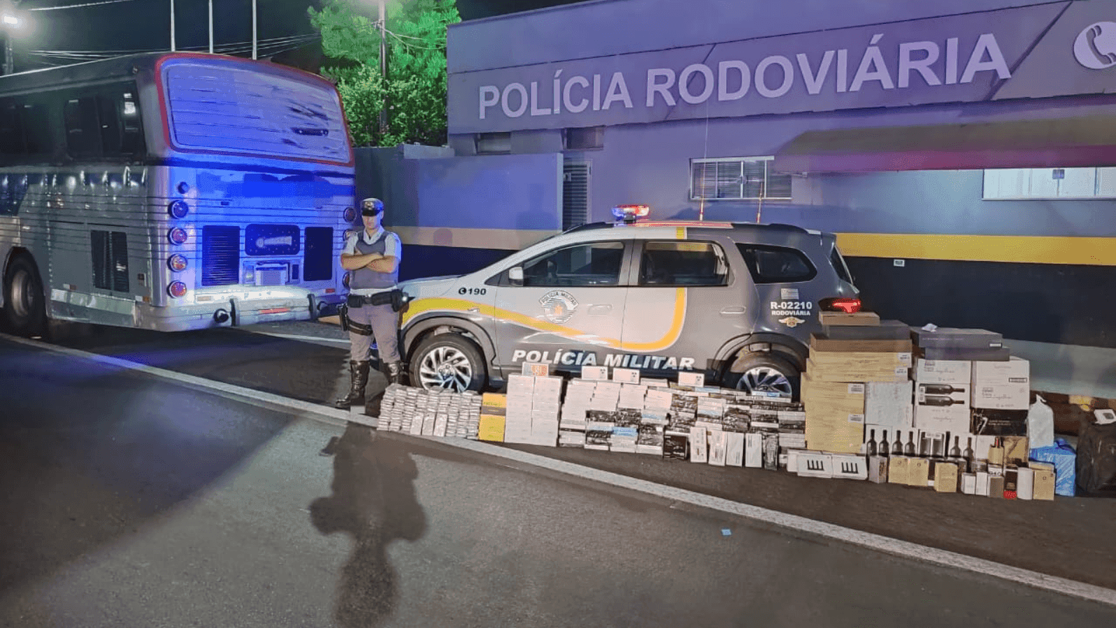 Foram apreendidos celulares, perfumes e produtos eletrônicos