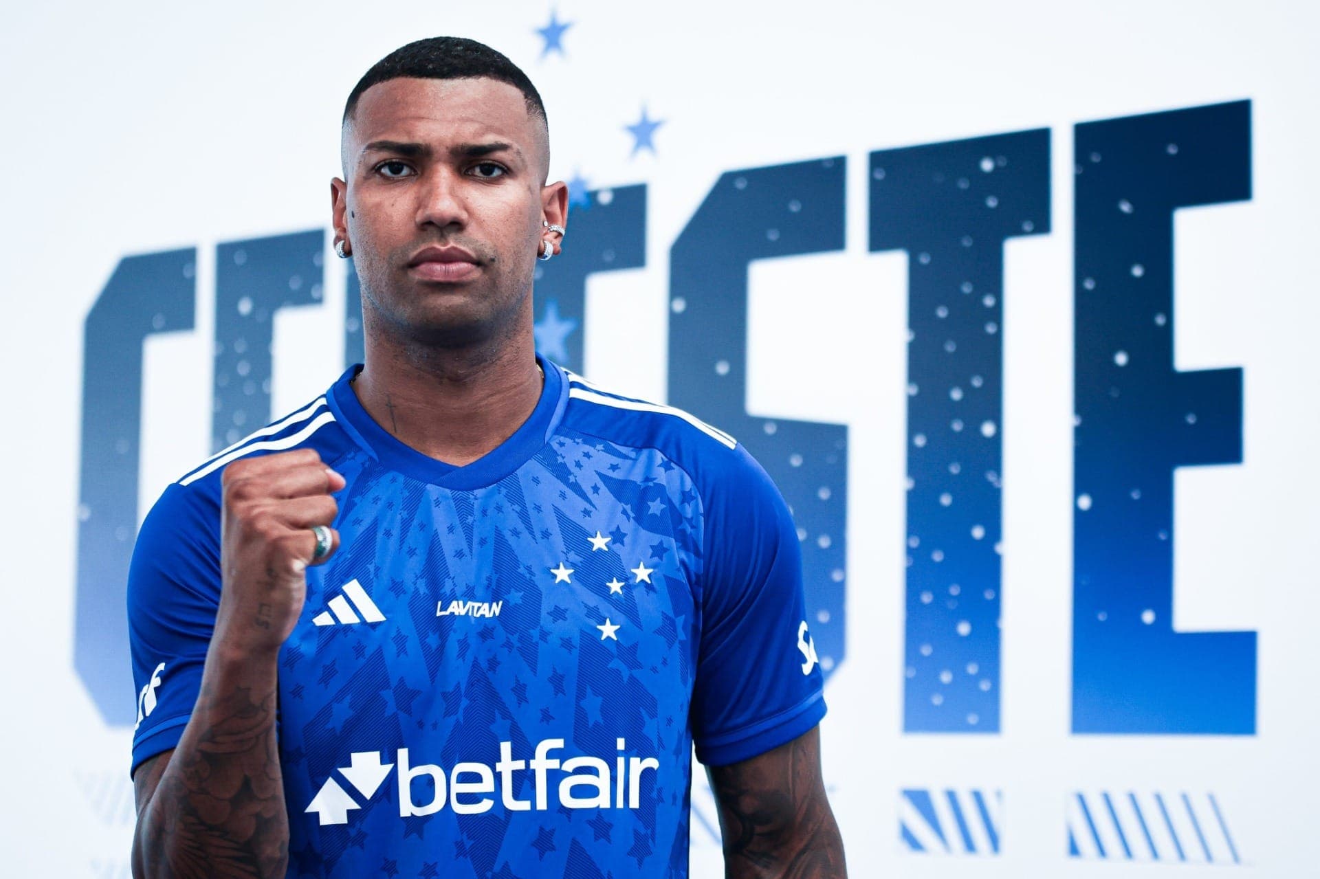 Walace cortado da estreia do Cruzeiro na Libertadores por criticar parceiro