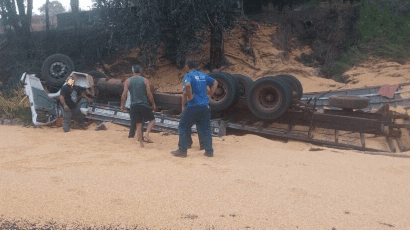 Além do motorista morreram também dois adolescentes