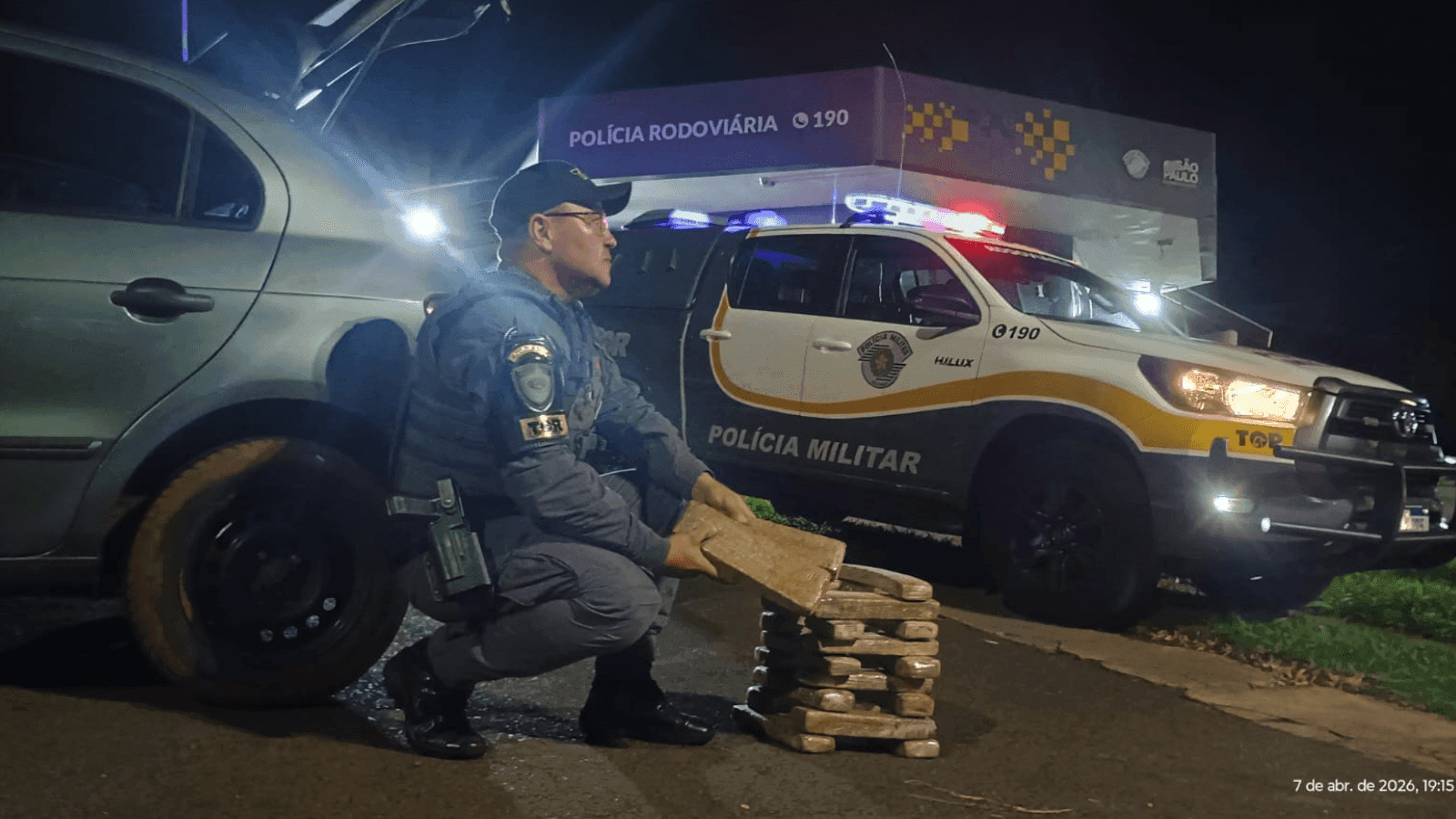 Os policiais apreenderam quase 15 quilos do entorpecente