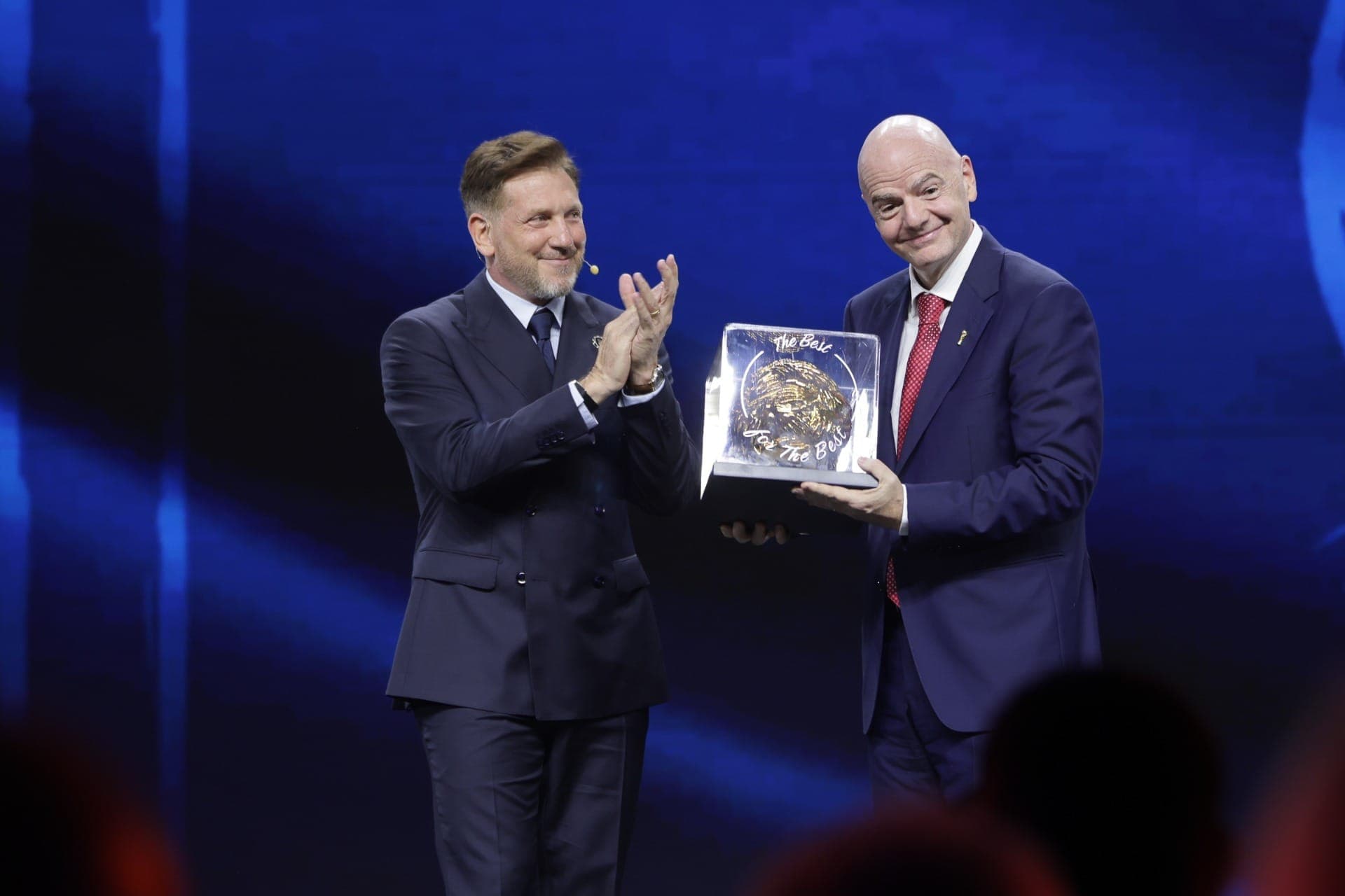 Alejandro Domínguez e Gianni Infantino, presidentes da Conmebol e Fifa