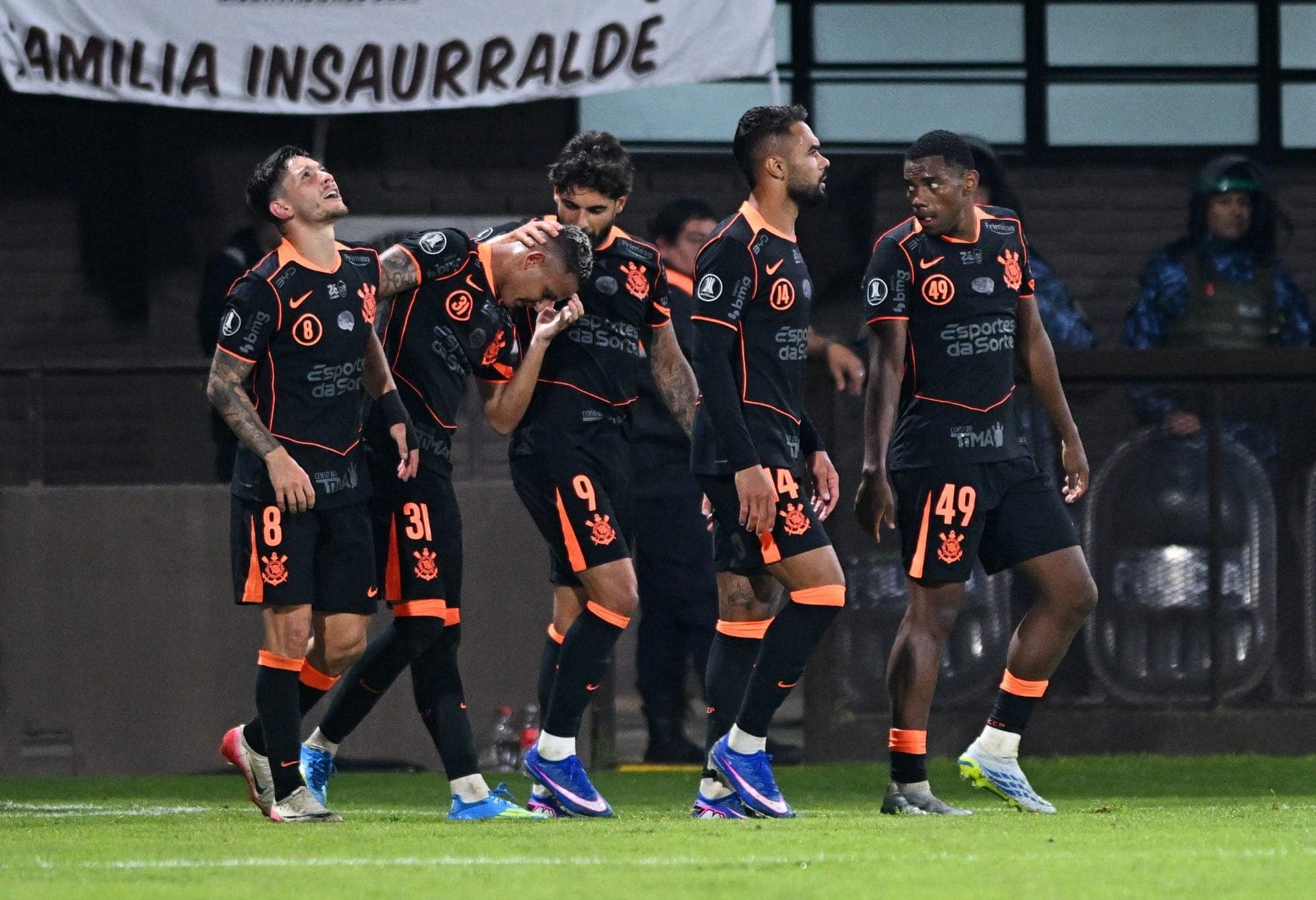 Corinthians comemora primeiro gol da equipe contra o Platense, pela Libertadores