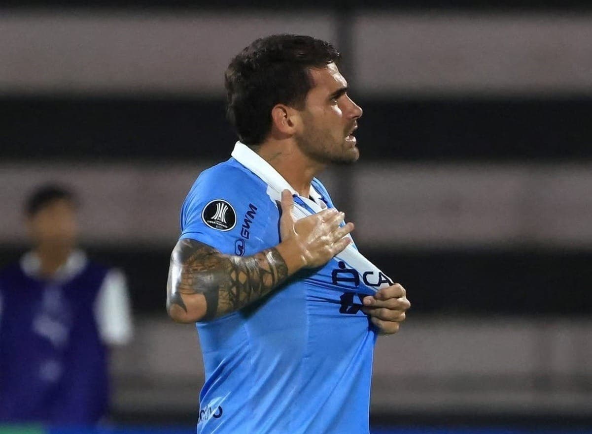 Felipe Vizeu comemora gol na Libertadores