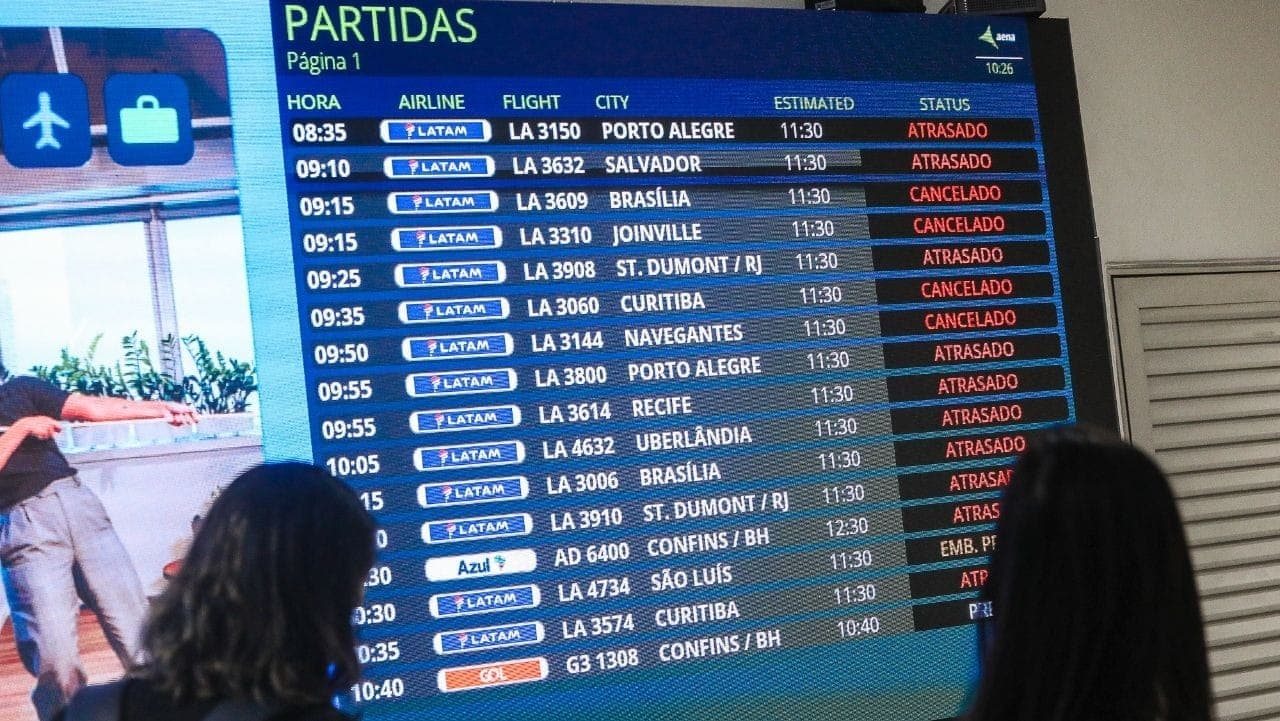 Passageiros em Congonhas em dia de pane técnica em aeroporto