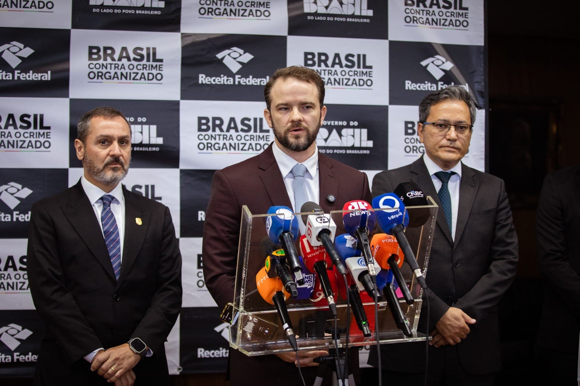 Brasil e EUA firmam parceria para combate ao tráfico de armas e drogas