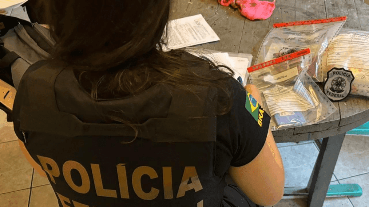 Segundo informações, o suspeito teria se infiltrado em grupos de estudantes para armazenar conteúdos ilegais