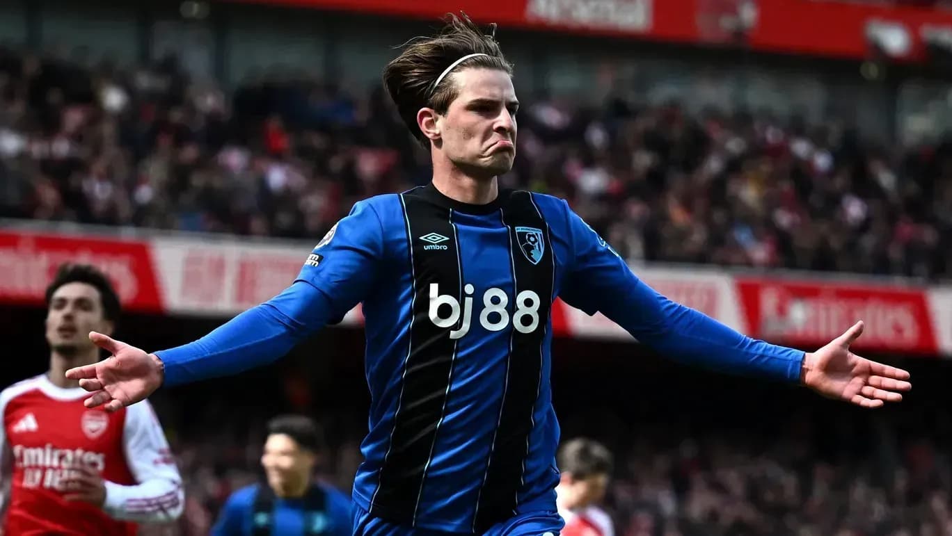 Bournemouth bate o Arsenal no fim e embola briga pelo título na Premier