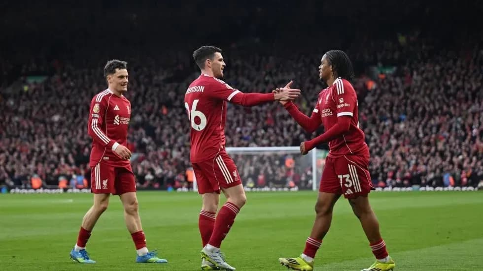 Liverpool vence Fulham e abre vantagem na briga por vaga na Champions