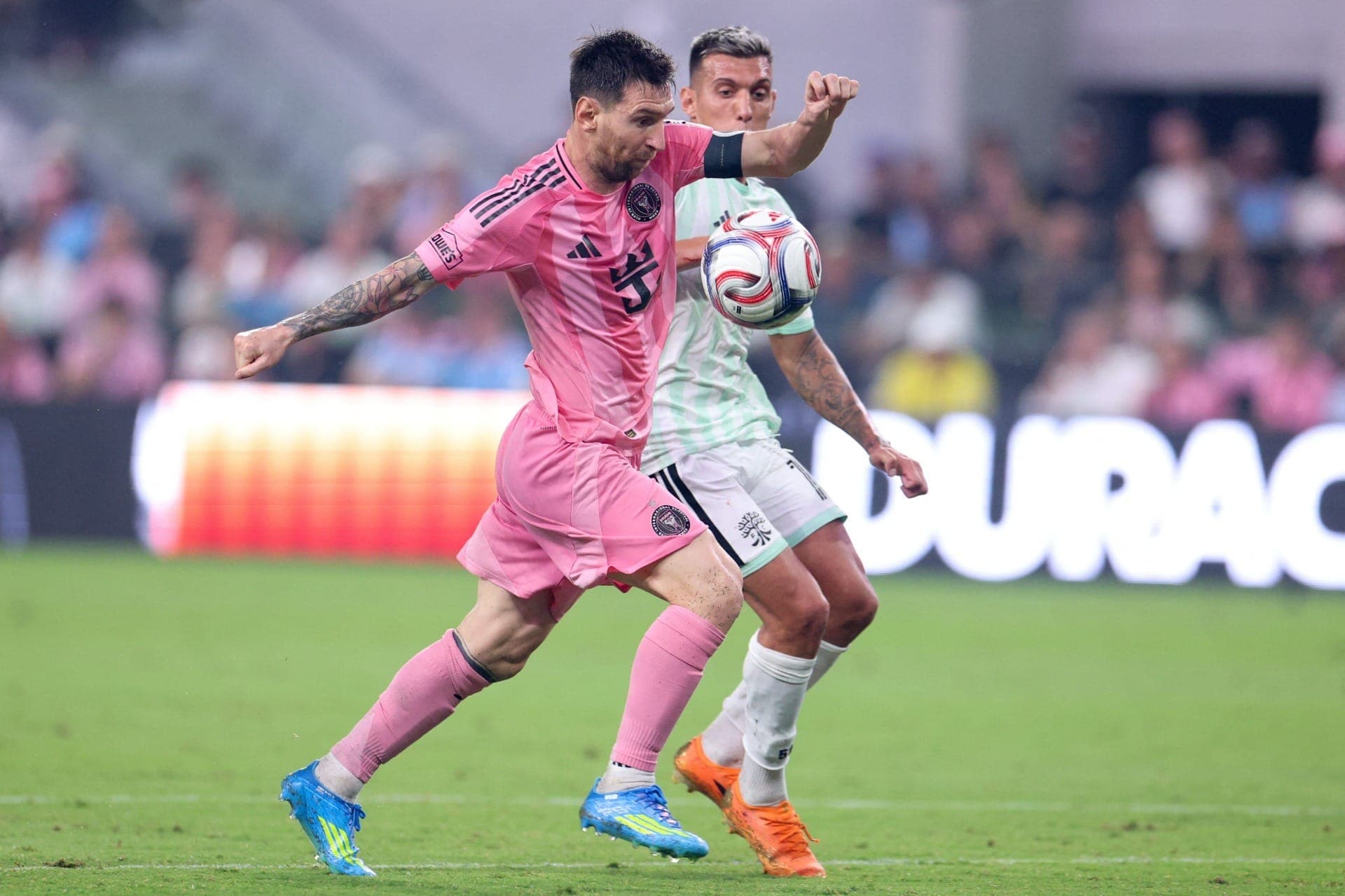 Messi no Brasil? Nubank planeja amistoso entre Palmeiras e Inter Miami