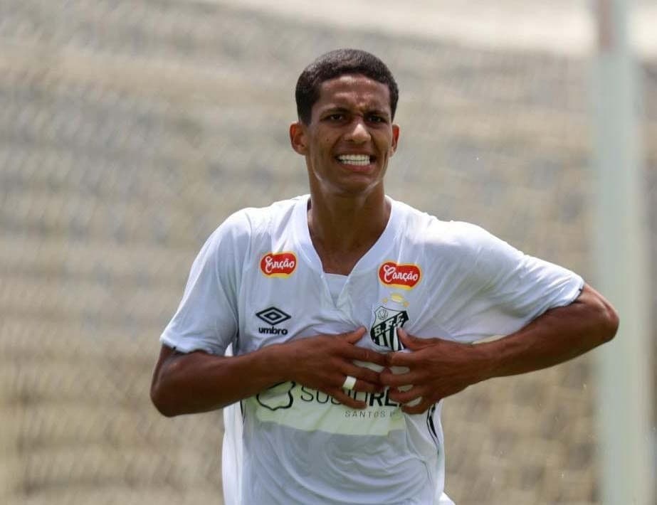 Jovem de São Sebastião estreia pelo Santos na Copa Sul-Americana