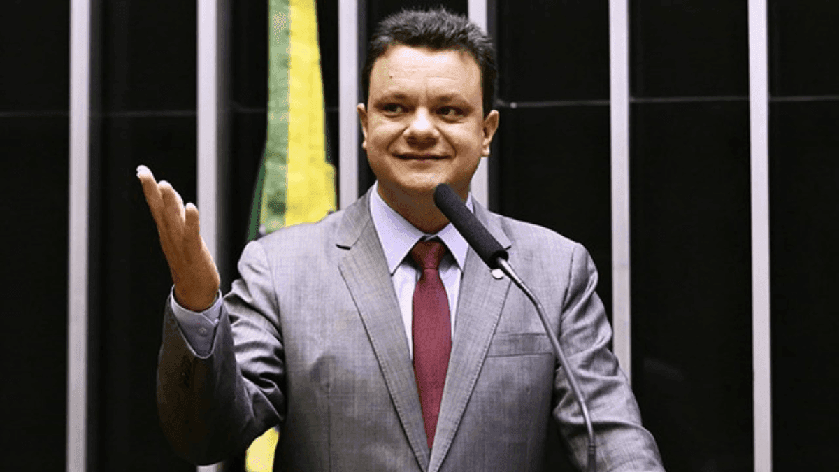 Câmara elege Odair Cunha para vaga de ministro do TCU com 303 votos