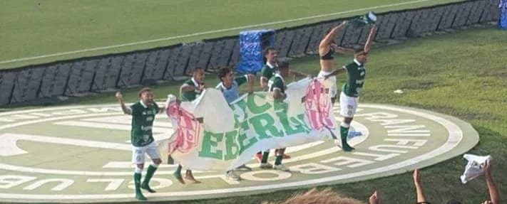 Faixa utilizada pelos jogadores do Guarani para provocação