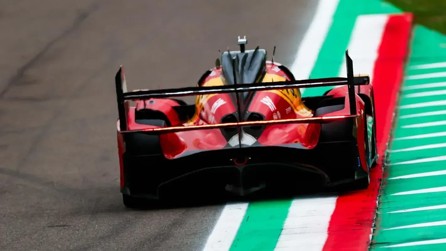 Antonio Fuoco lidera trinca da Ferrari prólogo do WEC em Ímola, na Itália