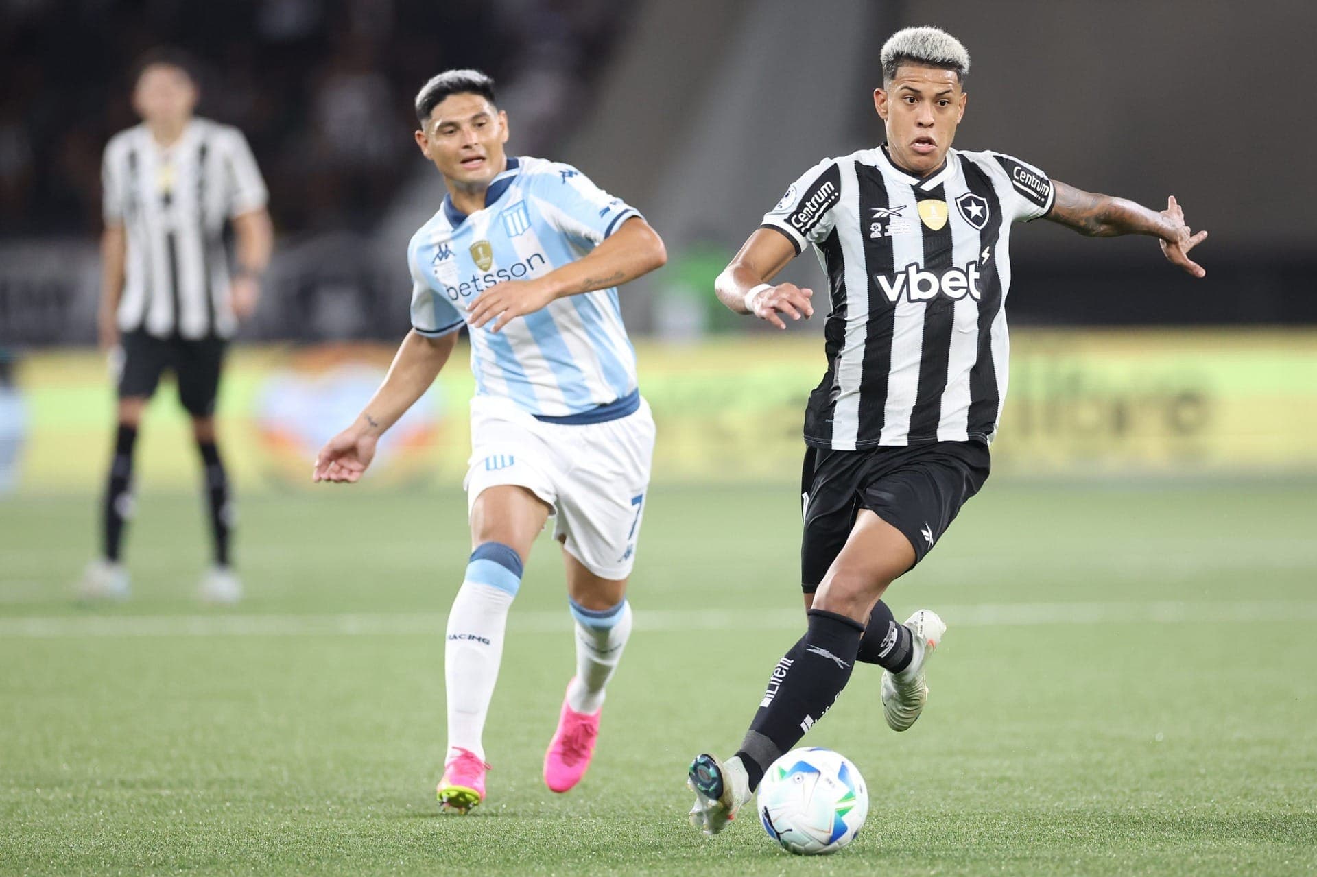 Botafogo e Racing decidiram a Recopa de 2025; clube argentino venceu a decisão