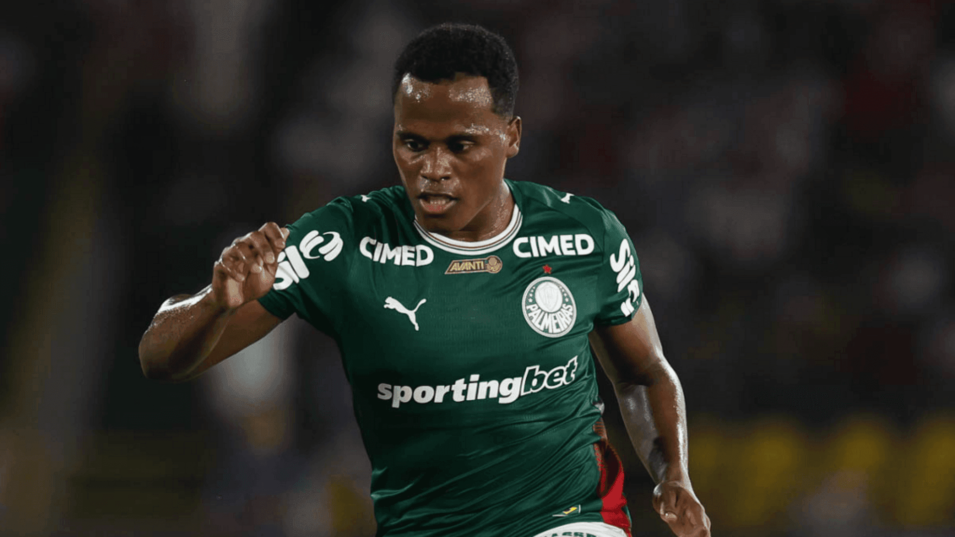 Arias deve estar entre os titulares nesta quinta (16)