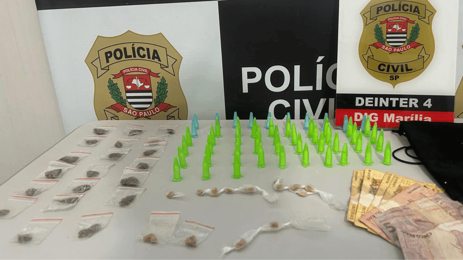 As drogas estavam escondidas dentro de uma casa na cidade
