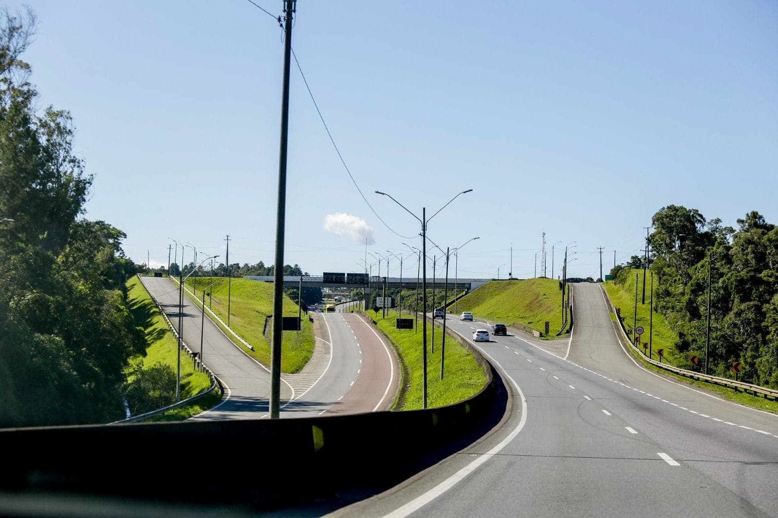 Feriado de Tiradentes deve levar 1,2 milhão de veículos nas rodovias de PR e SC