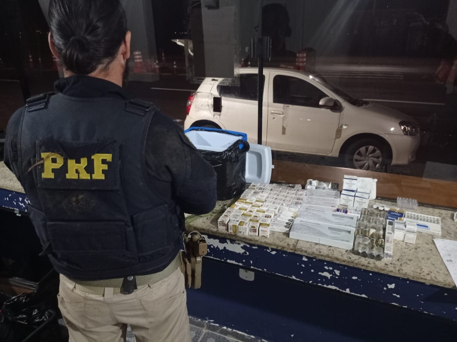 PRF apreende medicamentos irregulares e anabolizantes em abordagem na BR-369, em Ubiratã