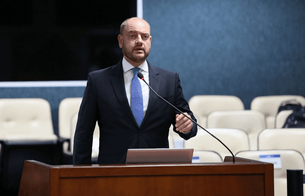 Ricardo Couto exonera mais de 150 servidores e ordena auditoria no governo do Rio