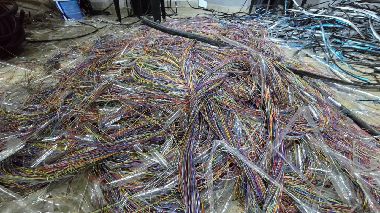 Material avaliado em R$ 200 mil pertencia à uma empresa de telefonia e era processado em imóvel residencial
