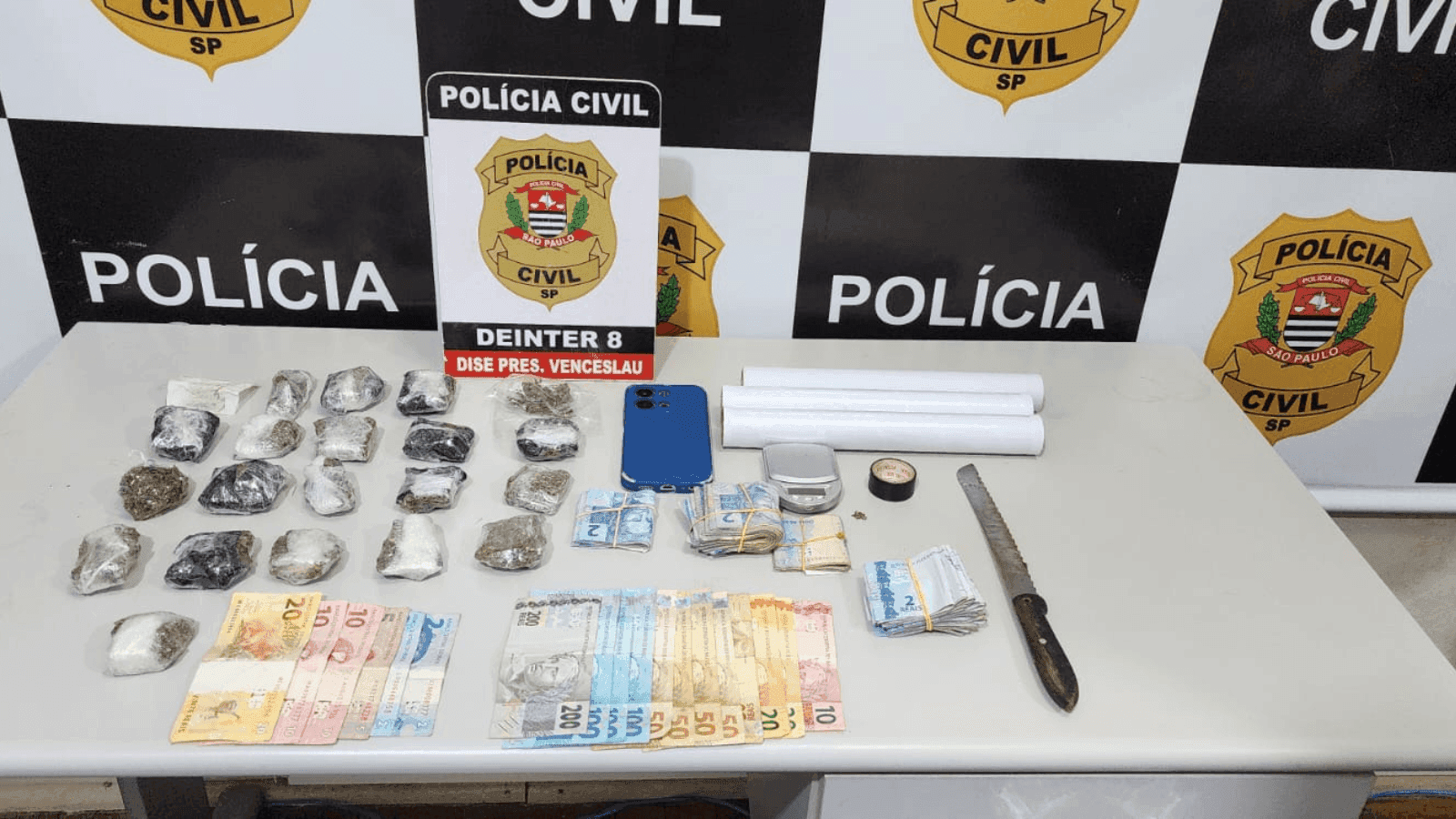 O indivíduo admitiu que transportava drogas em uma sacola