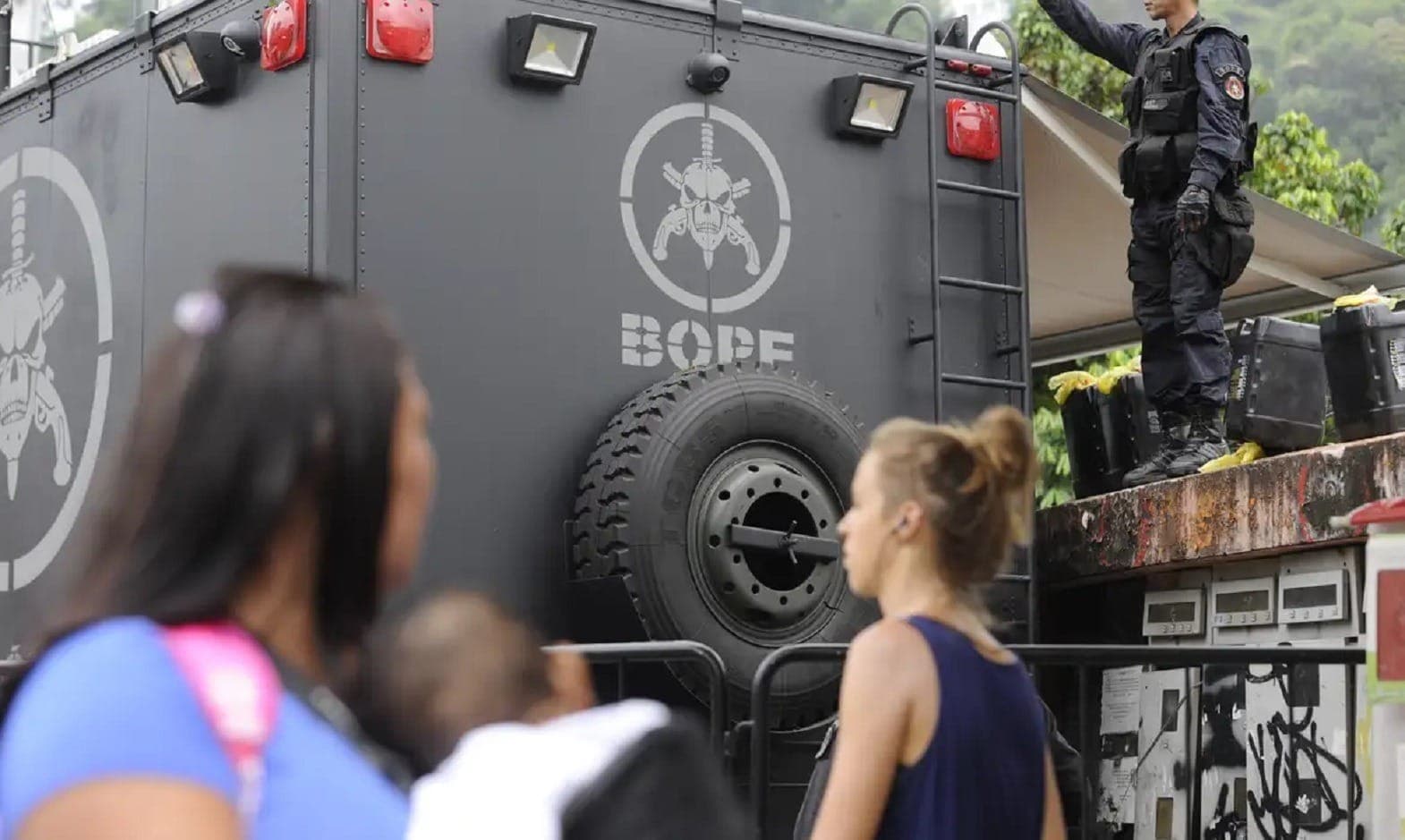 PMs vão responder pelos crimes de invasão de domicílio, descumprimento de missão e desobediência