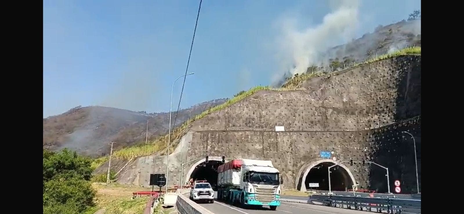 Incêndio em vegetação mobiliza Bombeiros em São Sebastião