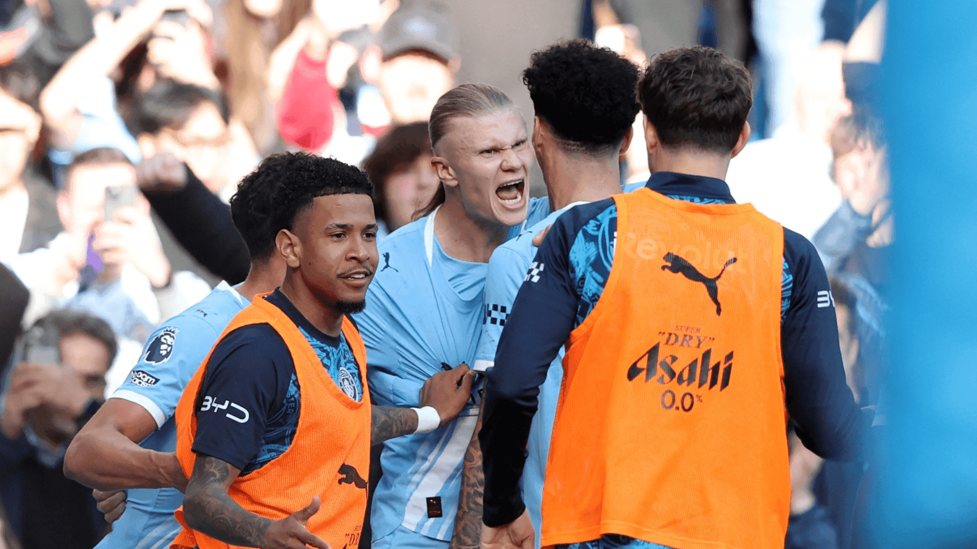 Haaland comemorando gol da vitória do Manchester City
