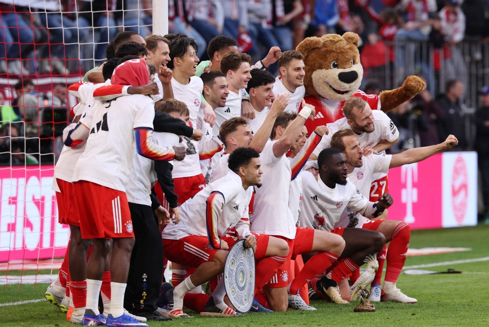 Jogadores do Bayern comemorando o título
