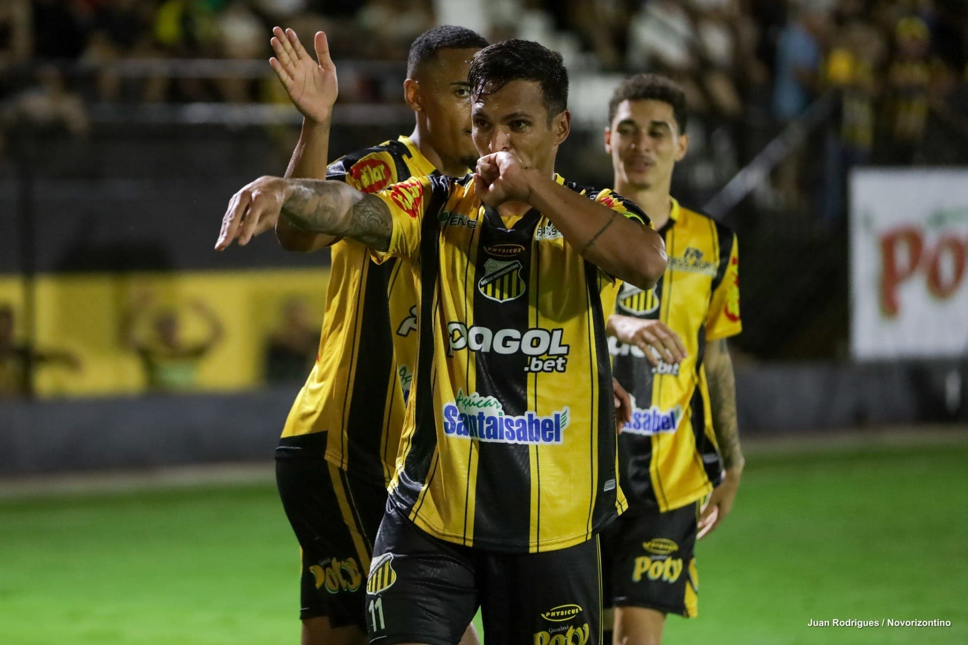 Novorizontino comemora vitória na Série B do Brasileirão
