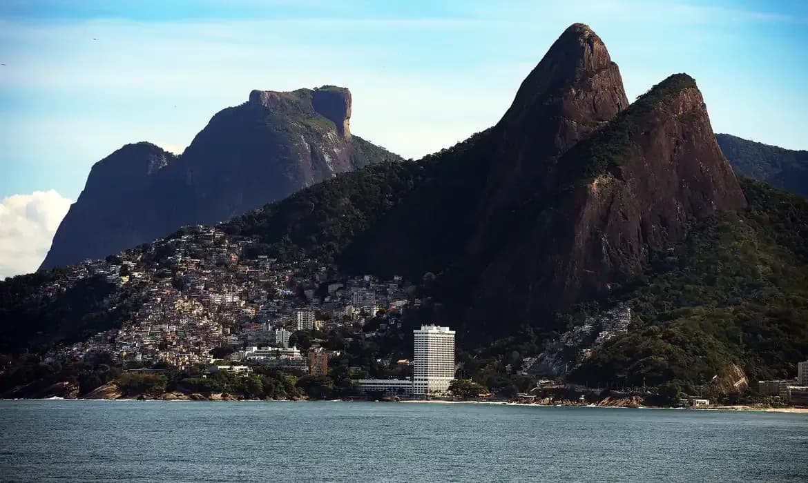 Operação no Vidigal tem tiroteio