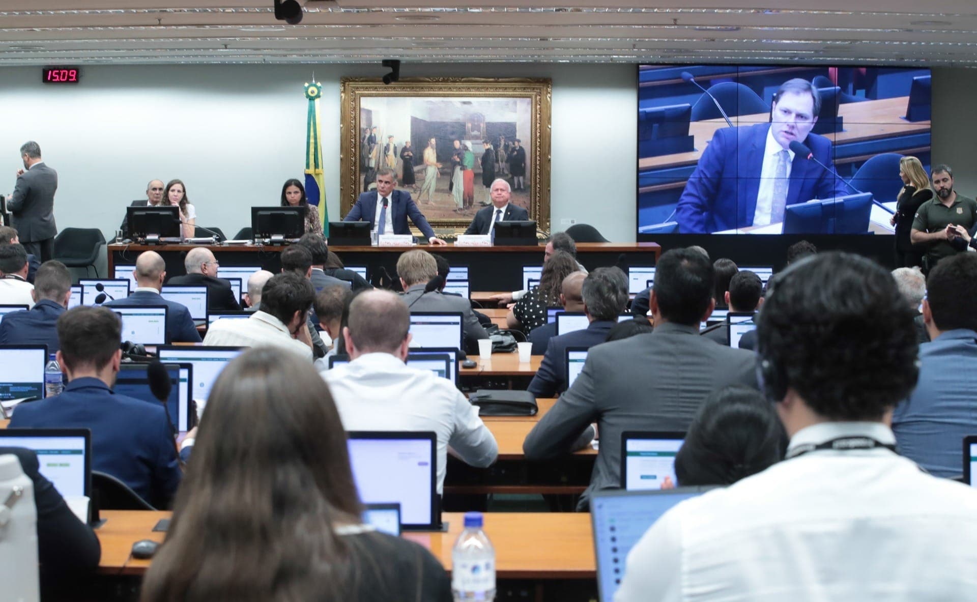 CCJ da Câmara durante votação do relatório sobre projeto que prevê o fim da escala 6x1