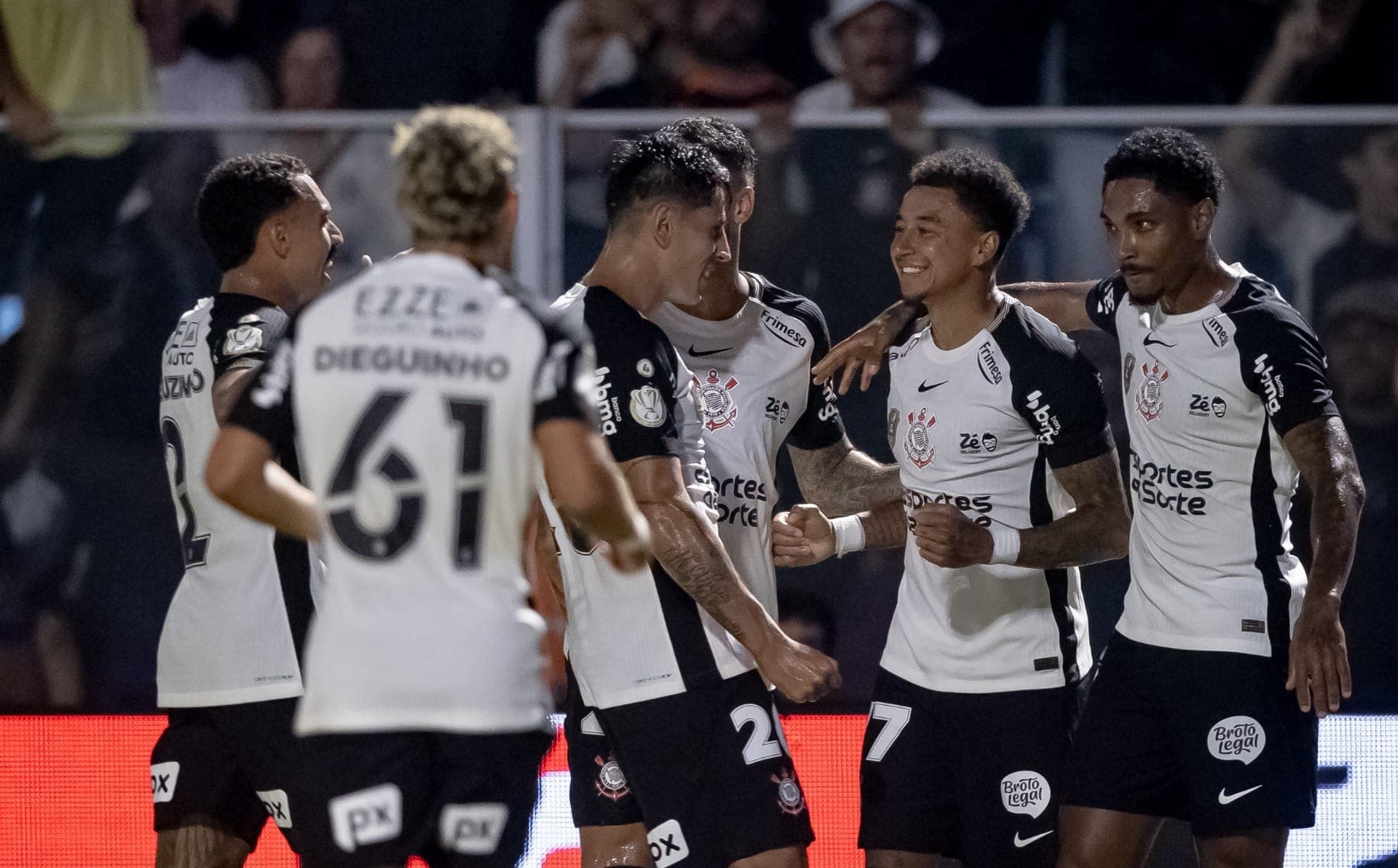 Lingard comemora seu primeiro gol com a camisa do Corinthians