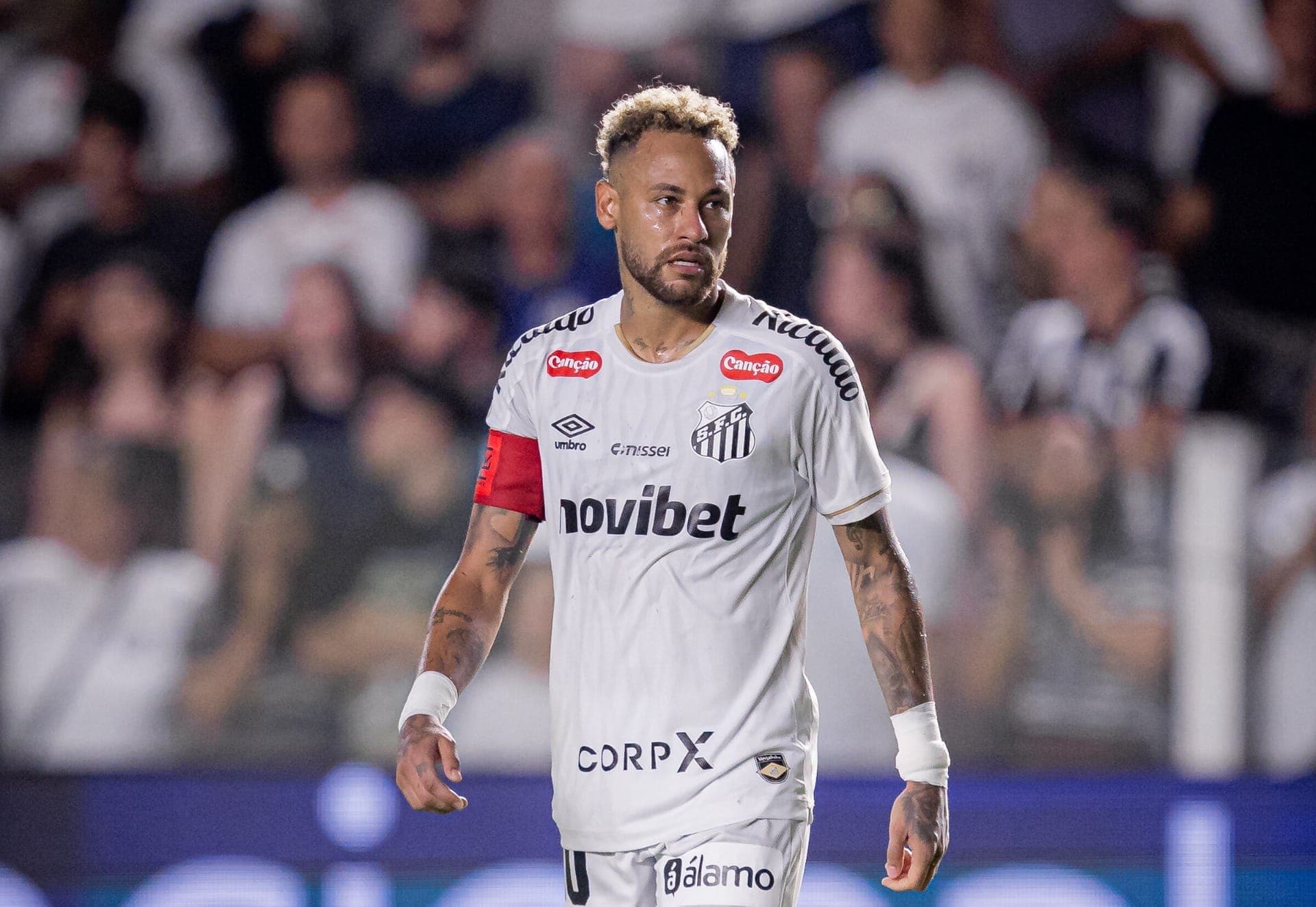 Neymar durante jogo contra o Coritiba, pela Copa do Brasil