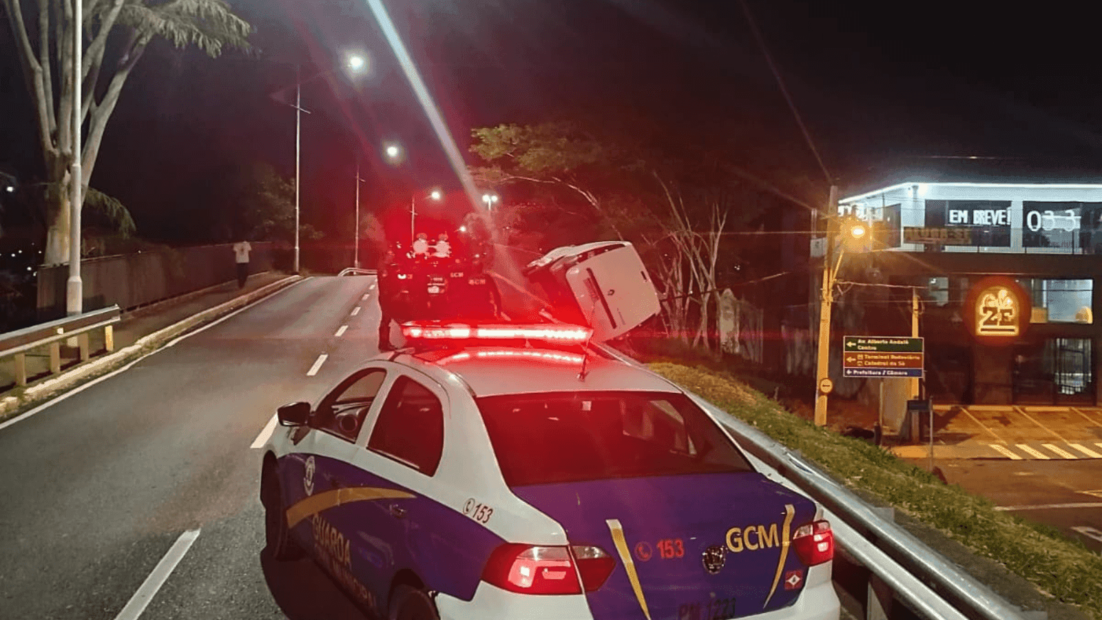 O acidente aconteceu na madrugada desta quarta-feira