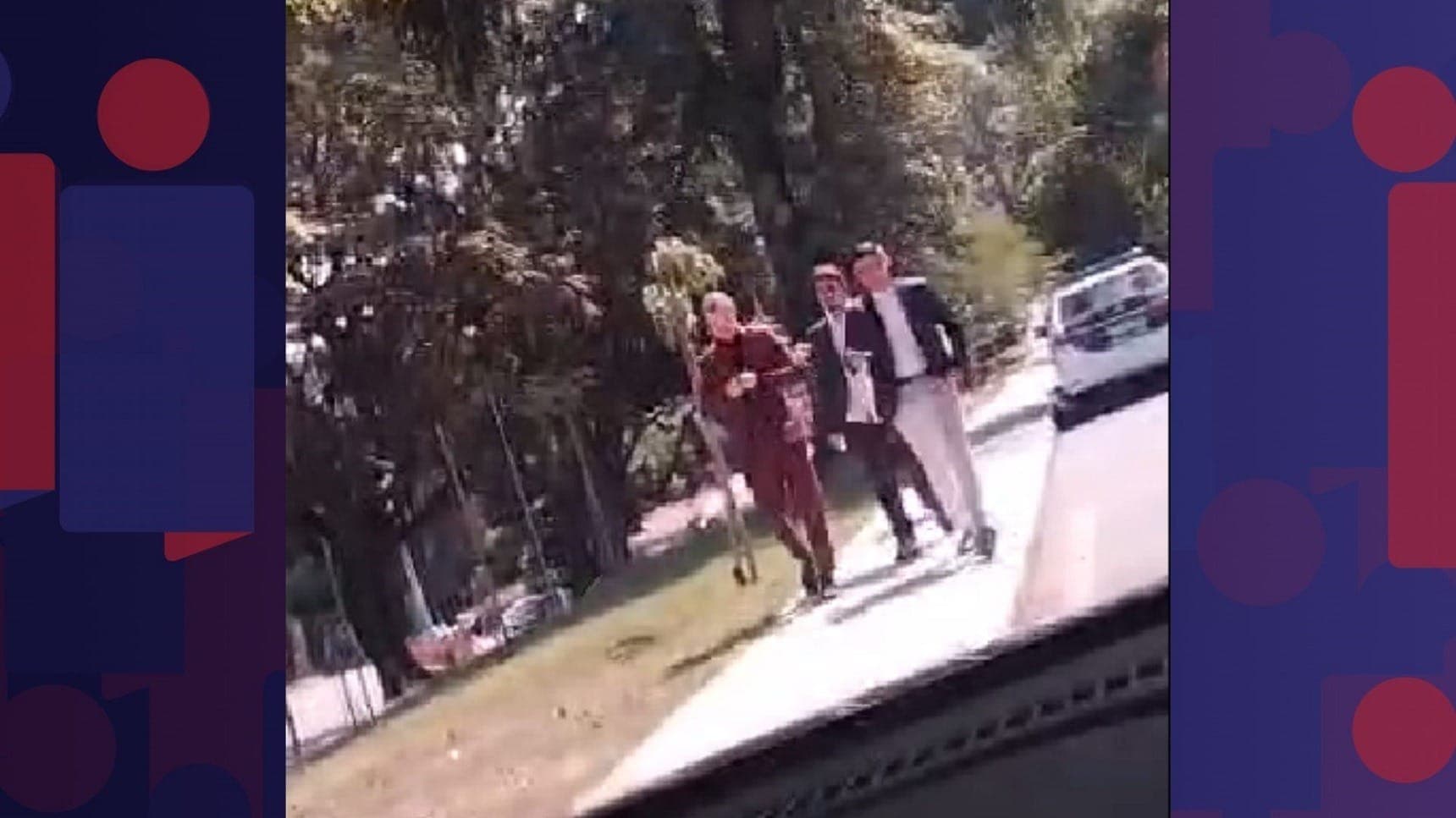 Vídeo mostra homens chegando para casamento em viatura da Polícia Civil