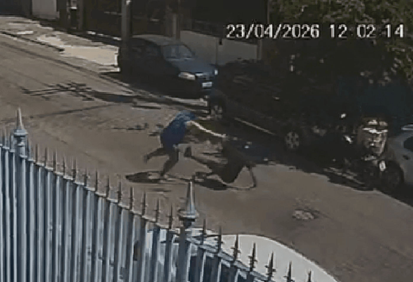 Câmeras mostram momento que o PM reagiu a tentativa de assalto e foi atingido por assaltante