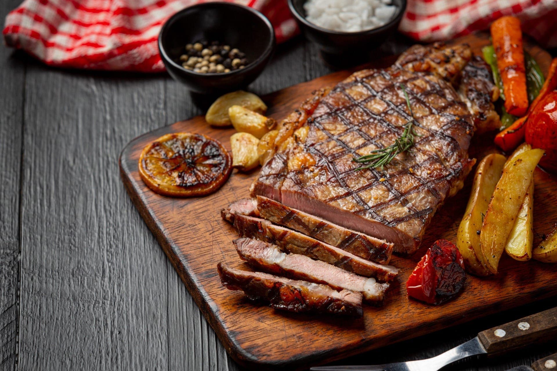 O Dia do Churrasco é comemorado em 24 de abril; saiba como preparar um churrasco perfeito